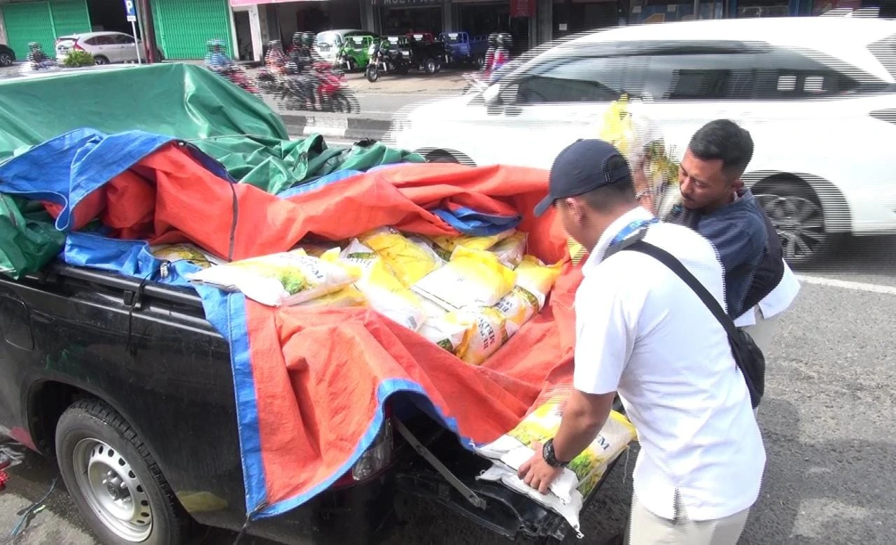 Foto: Bulog Kalbar Lepas Cadangan Beras 100 Ton per Hari Jaga Suplai dan Harga | Pifa Net