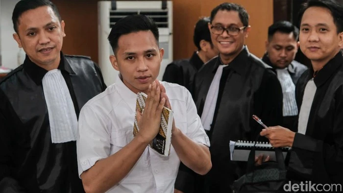 Foto: Richard Eliezer Divonis 1,6 Tahun Penjara, Hal yang Ringankan: Saksi Pelaku Utama, Sopan, dan Belum Dihukum | Pifa Net