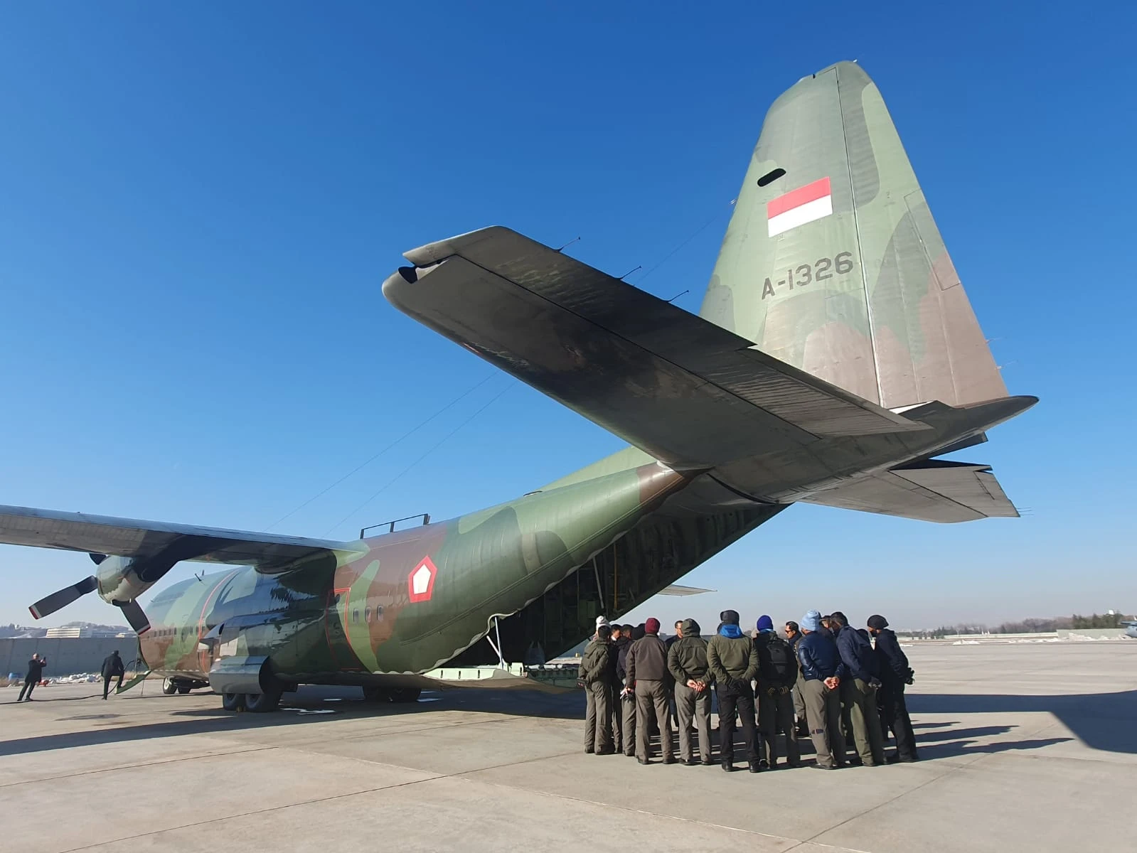 Foto: Parkir Sebentar, Pesawat Hercules TNI AU Bantuan Kemanusiaan Indonesia untuk Gempa Turki Langsung Angkut Logistik | Pifa Net