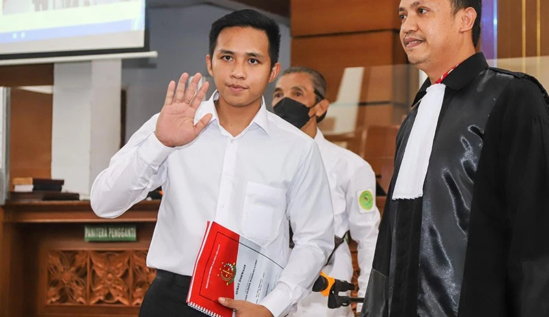 Bharada E bakal bebas lebih cepat dari vonisnya yang dijatuhkan 1,6 tahun penjara. (MPI)