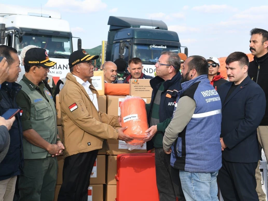 Foto: Delegasi RI Serahkan Bantuan untuk Korban Gempa Turki di RS Lapangan Hassa | Pifa Net
