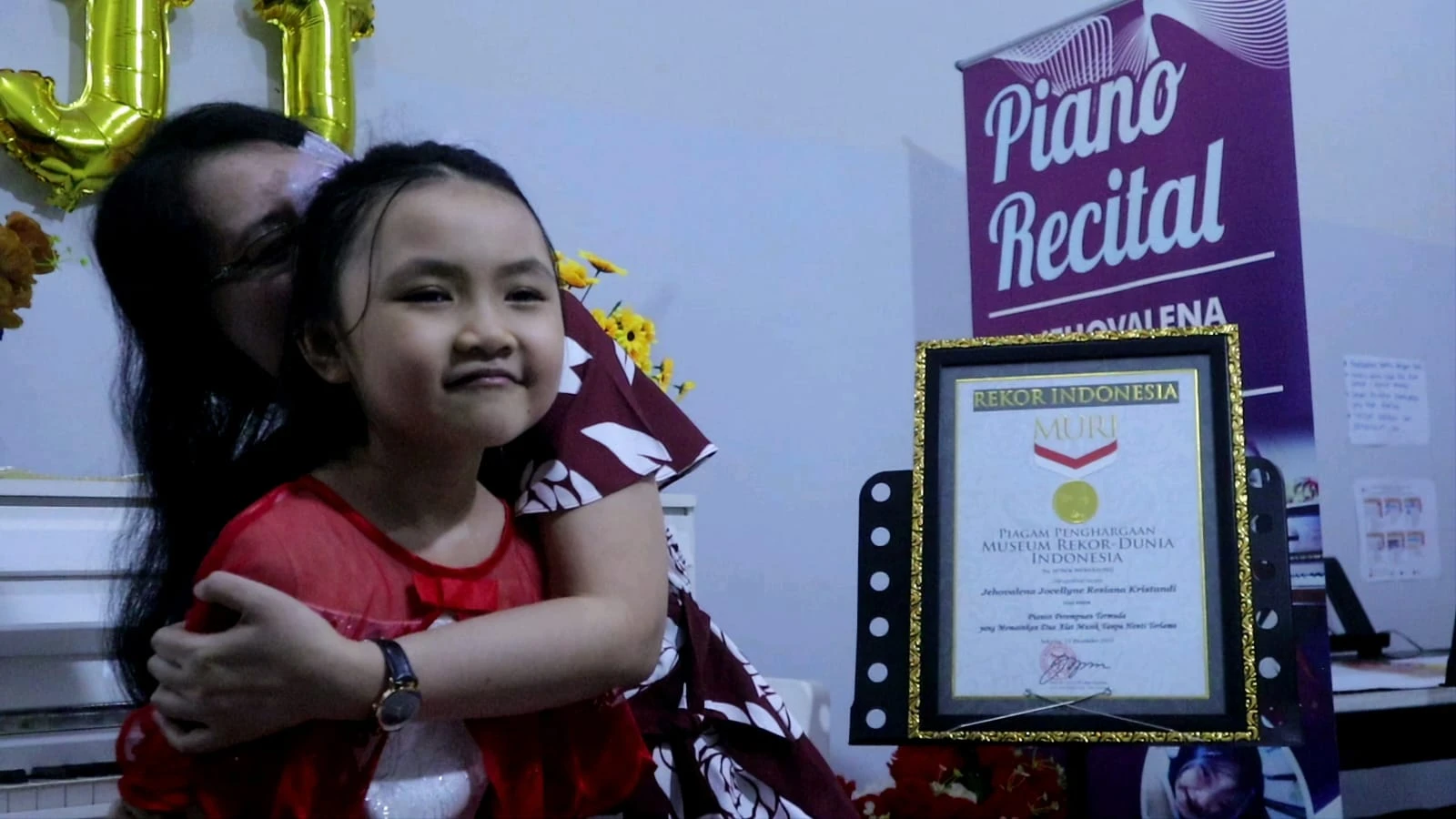 Jeje bersama ibundanya, Widi. (Dok. PIFA/Andrie P Putra)