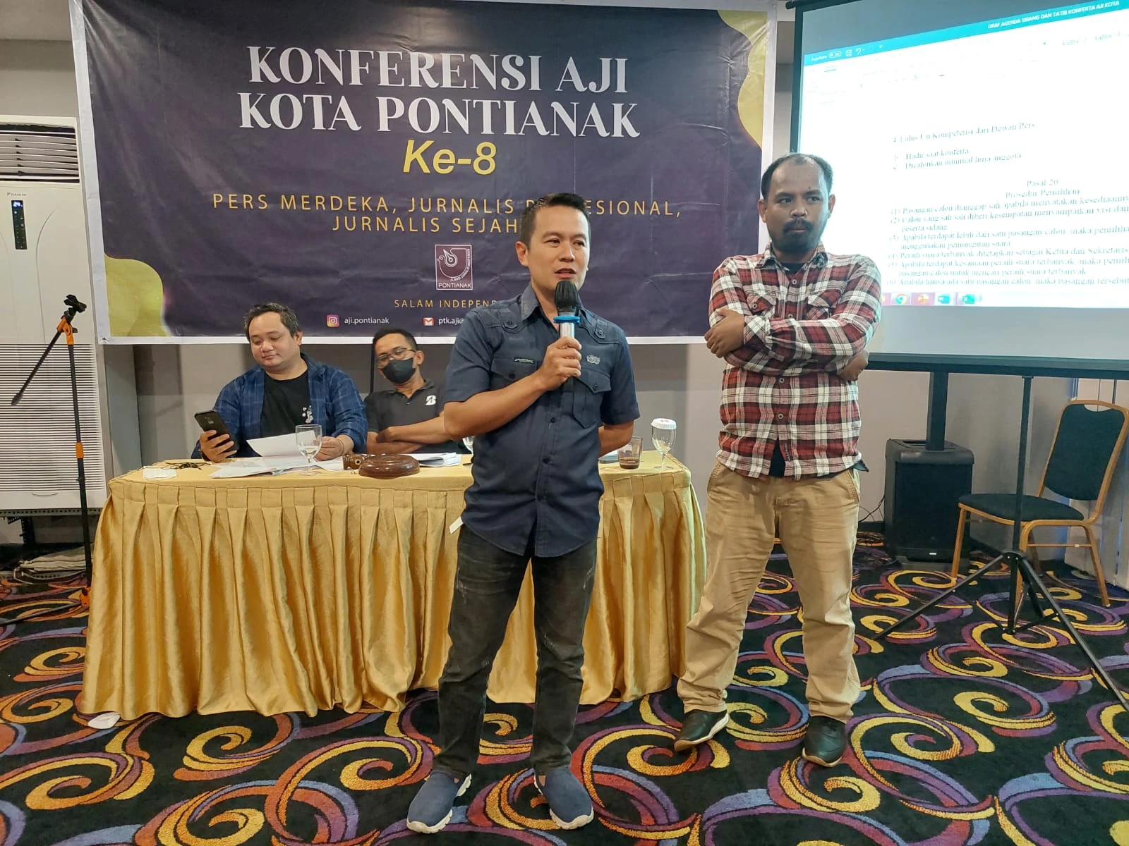 Rendra Oxtora dari ANTARA Biro Kalbar dan Hamdan Darsani dari Tribun Pontianak terpilih jadi Ketua dan Sekretaris AJI Pontiank. (Dok. Istimewa)