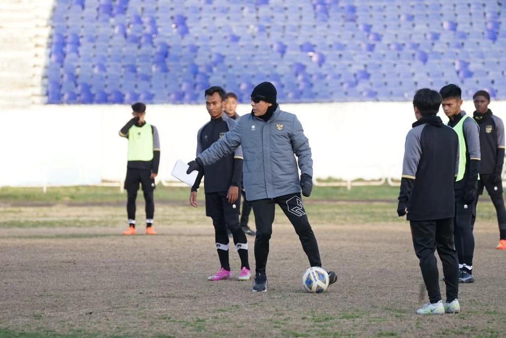 Foto: Tiba Sejak Sabtu, Skuad Asuhan STY Fokus Adaptasi Cuaca di Uzbekistan | Pifa Net