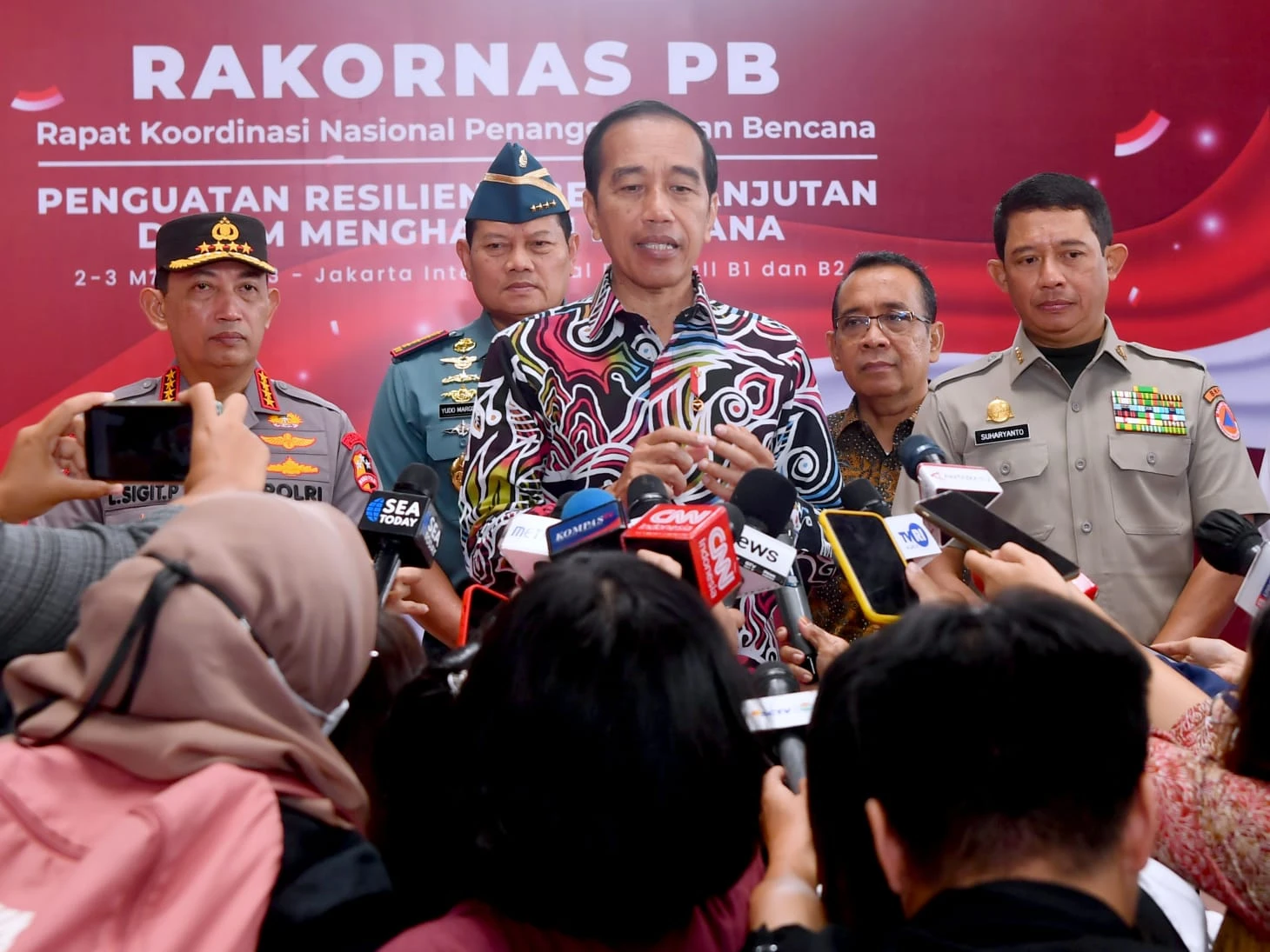 Presiden Jokowi usai membuka Rakornas Penanggulangan Bencana Tahun 2023, Kamis (2/3/2023), di JiExpo, Kemayoran, Jakarta. (BPMI Setpres/Rusman)