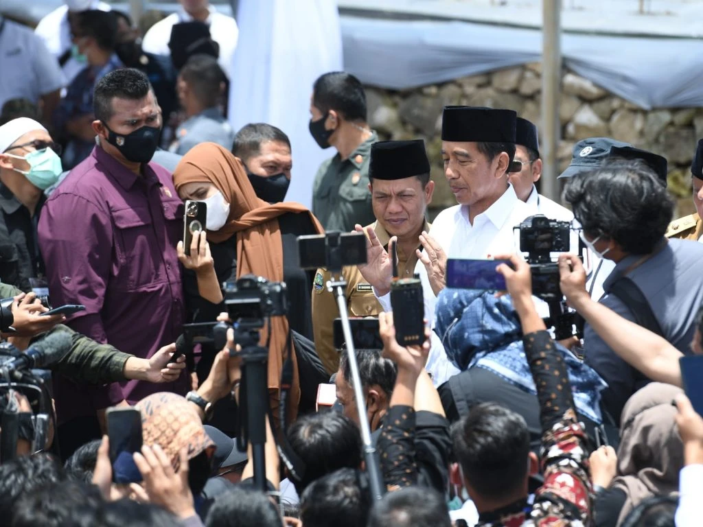 Foto: Sebut Putusan PN Jakpus Kontroversial, Presiden: Tuai Pro Kontra dan Kontra | Pifa Net