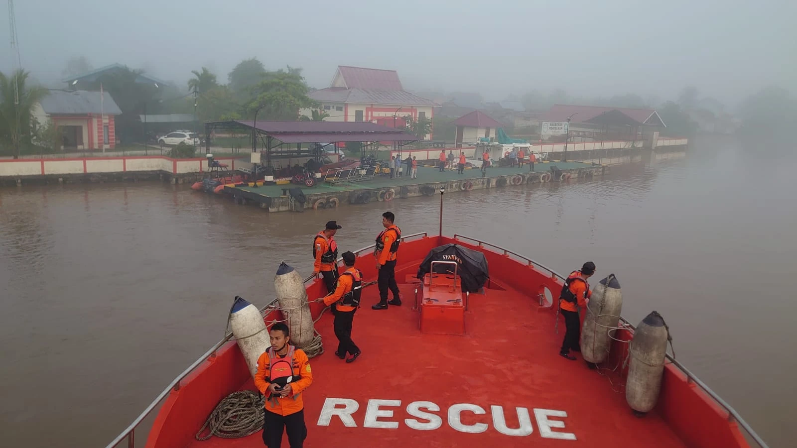 Foto: Basarnas Pontianak Terjunkan Tim Rescue Bantu Evakuasi Tanah Longsor Natuna | Pifa Net