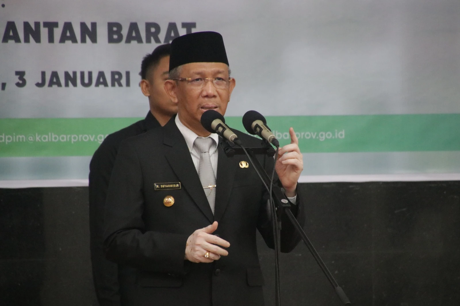 Foto: Tak Becus Urus Sungai, Midji Minta Kepala BWSK Angkat Kaki dari Kalbar | Pifa Net