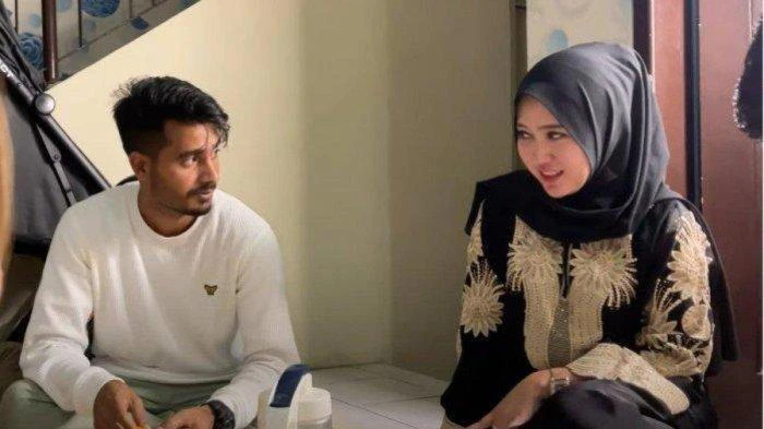 Asib Ali dan Kharisma Sekhar Mukreji. (Tribun Sumsel)