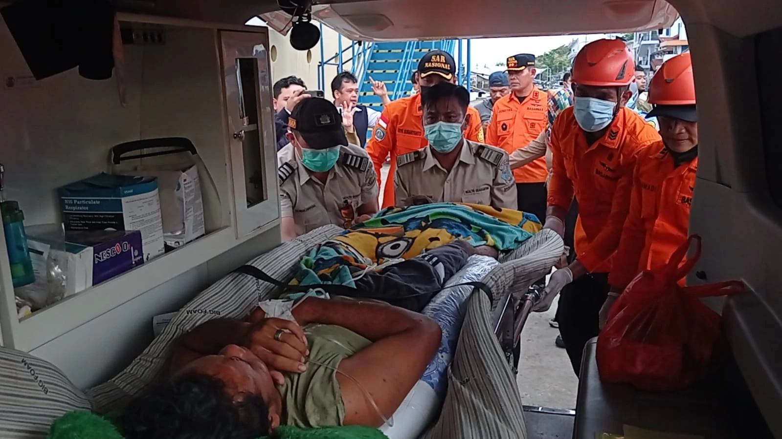 Foto: Evakuasi Korban Longsor Natuna di Pontianak: Satu Meninggal di Kapal, Dua Dirawat Intensif di Soedarso | Pifa Net
