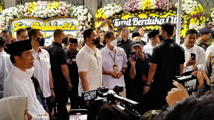 Presiden Jokowi melepaskan keberangkatan jenazah istri Moeldoko. (Foto:Liputan6.com/Ady Anugrahadi)