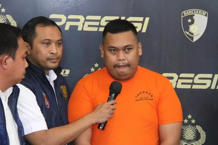 Selebgram Ajudan Pribadi telah diamankan Polres Metro Jakarta Barat. (Dok. Istimewa/Polisi)