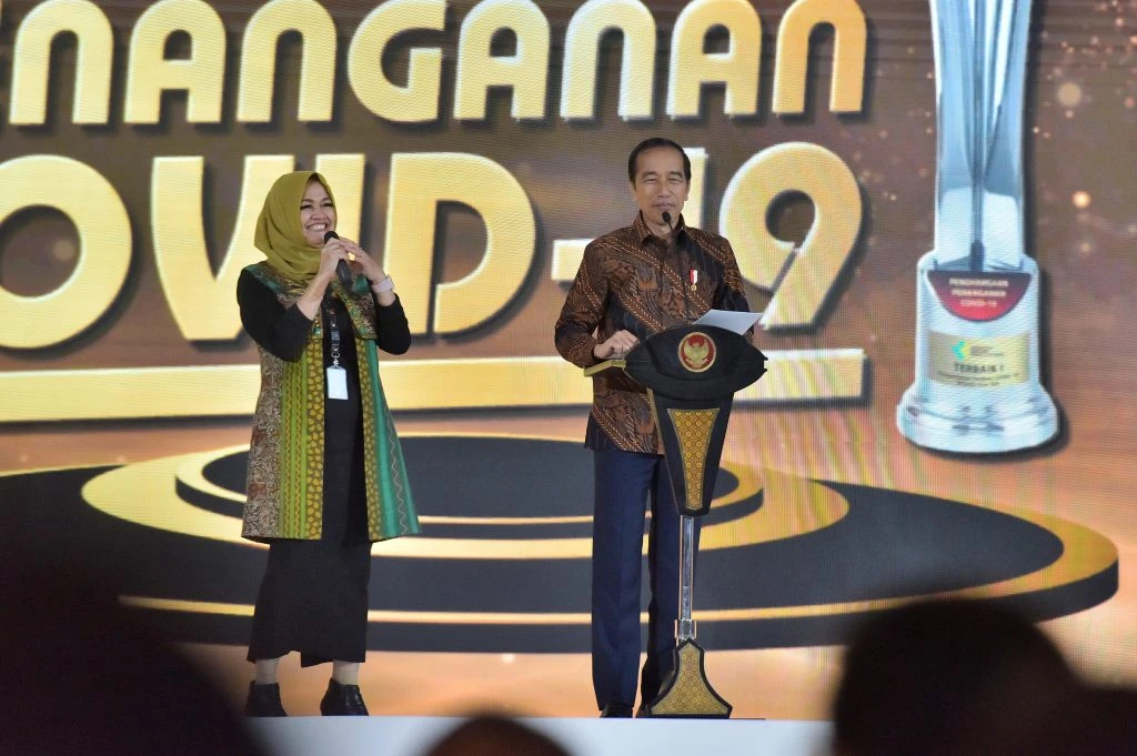 Presiden Jokowi dalam acara penyerahan Penghargaan Penanganan Pandemi COVID-19, Senin (20/3/2023). (Dok. Humas Setkab/Jay)