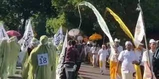 Foto: Bikin Adem! Momen Rombongan Pawai Umat Muslim Papasan dengan Pawai Umat Hindu di Bali | Pifa Net