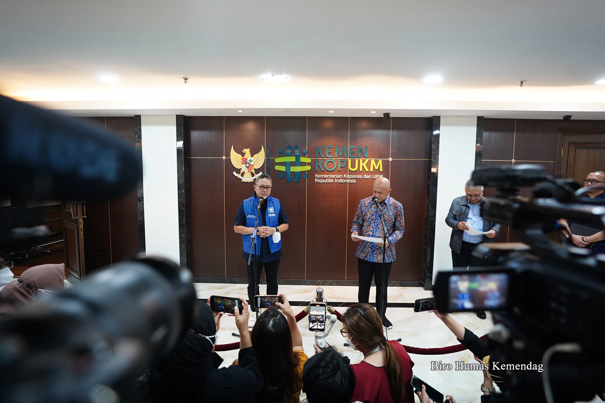 Foto: Mendag: Pemerintah Tak Larang Dagang Barang Bekas, Tapi Praktik Impornya | Pifa Net