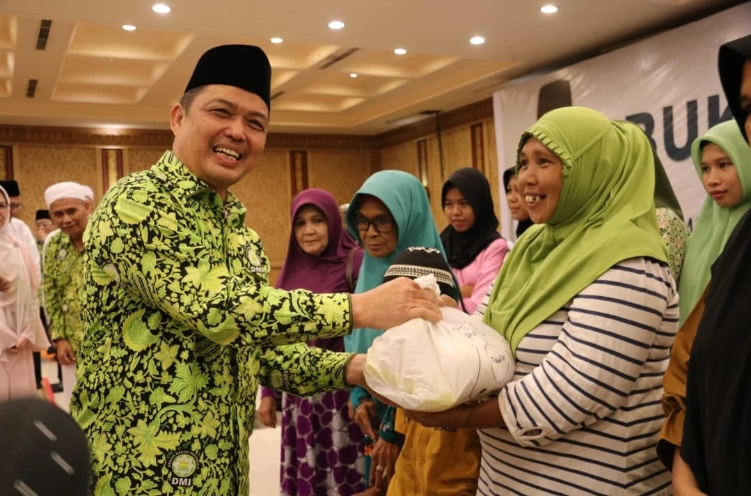 Foto: Berbagi untuk Yatim Piatu hingga Marbot Masjid, Ria Norsan: Panggilan Alquran | Pifa Net
