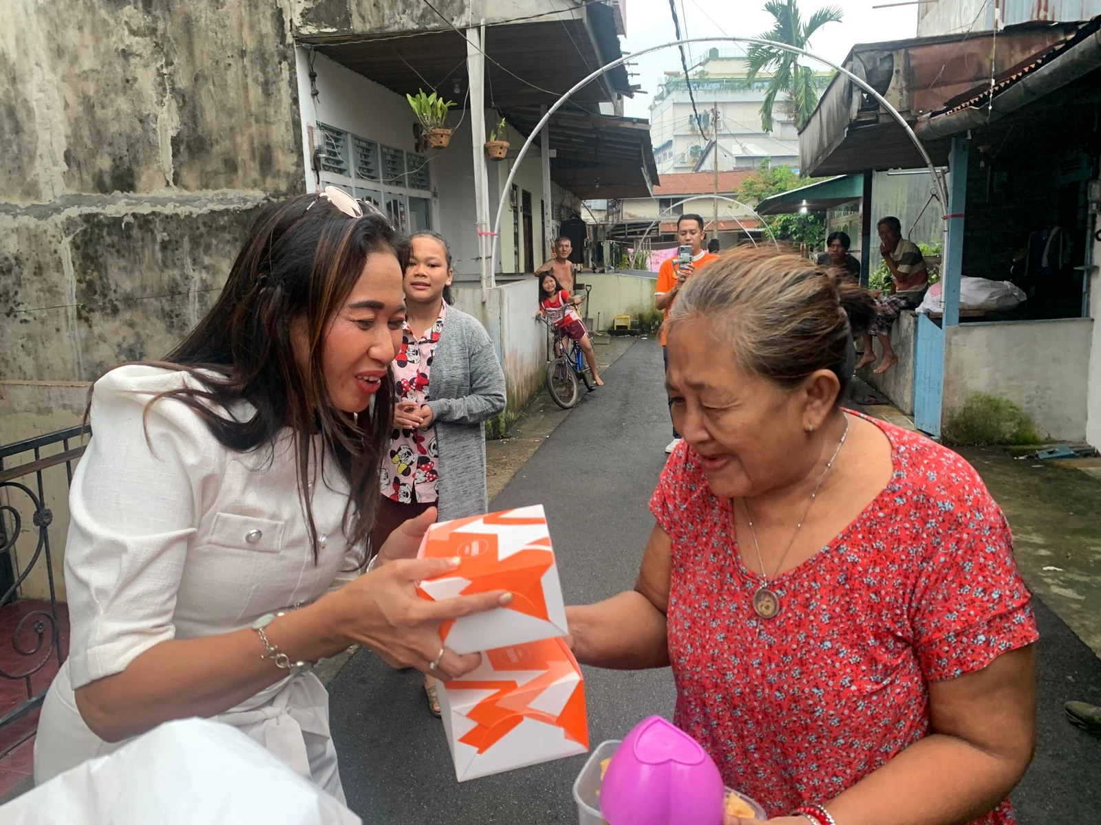 Foto: HARRIS Pontianak Berpartisipasi dalam Ascott Takes Part Ramadan 2023, Bagikan Meal Box ke Masyarakat | Pifa Net
