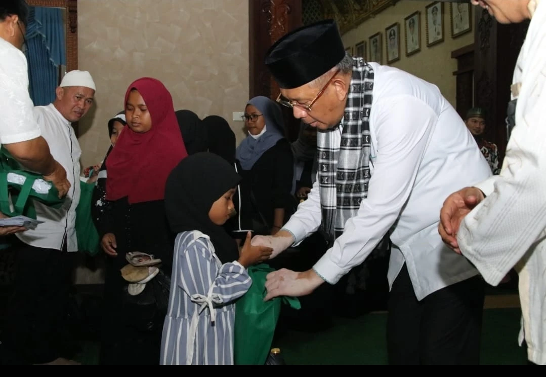 Gubernur Sutarmidji buka puasa dan tarawih bersama anak yatim piatu di Pendopo Gubernur Kalbar, Kamis (6/4/2023). (Dok. Istimewa)