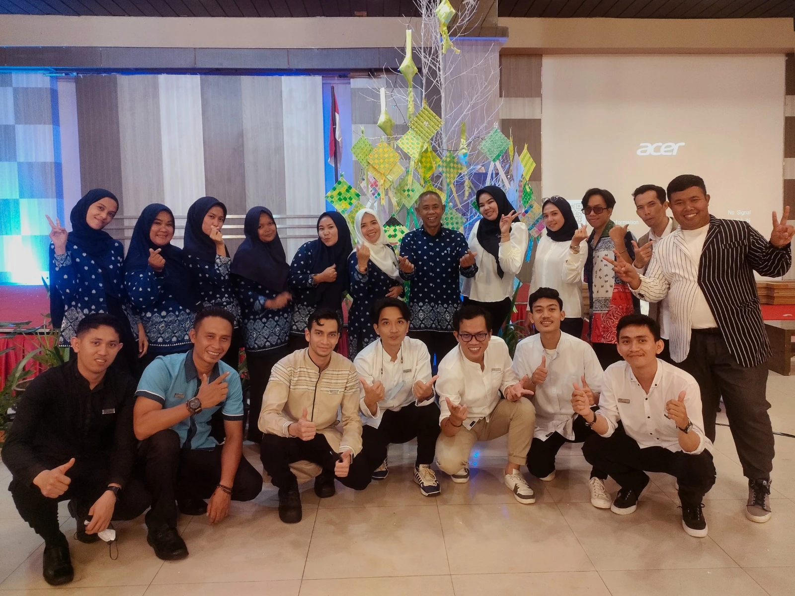 Foto: Ketupat Hias Banjiri Aston Ketapang | Pifa Net