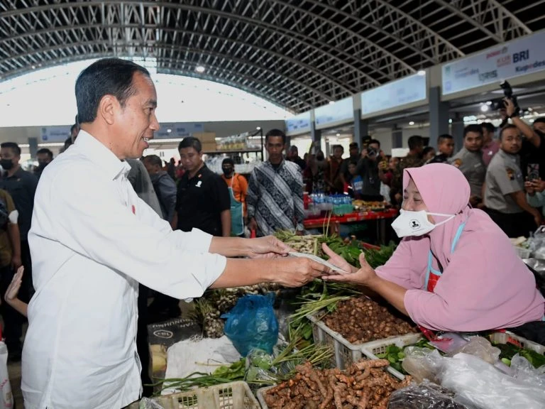 Foto: Kunjungi Pasar Legi di Jateng, Presiden: Secara Umum Harga Turun | Pifa Net