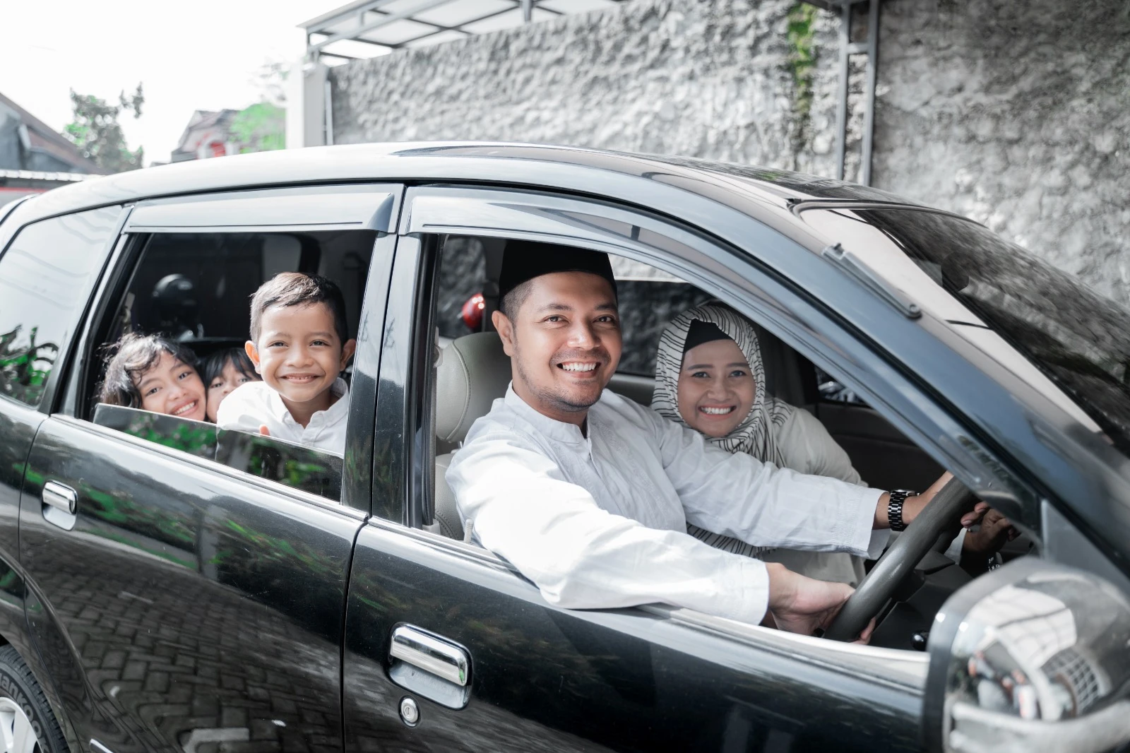 Tips mudik yang lancar dan aman. Hal pertama yang harus dipastikan sebelum mudik adalah kendaraan apakah sudah siap pakai atau tidak. (Ilustrasi: Freepik odua)