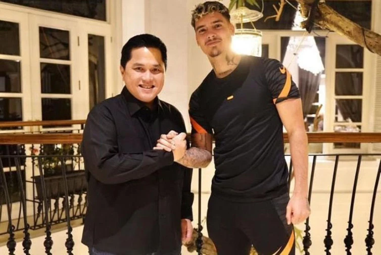 Shayne Pattynama saat bertemu Ketua Umum PSSI, Erick Thohir. (Dok. PSSI)