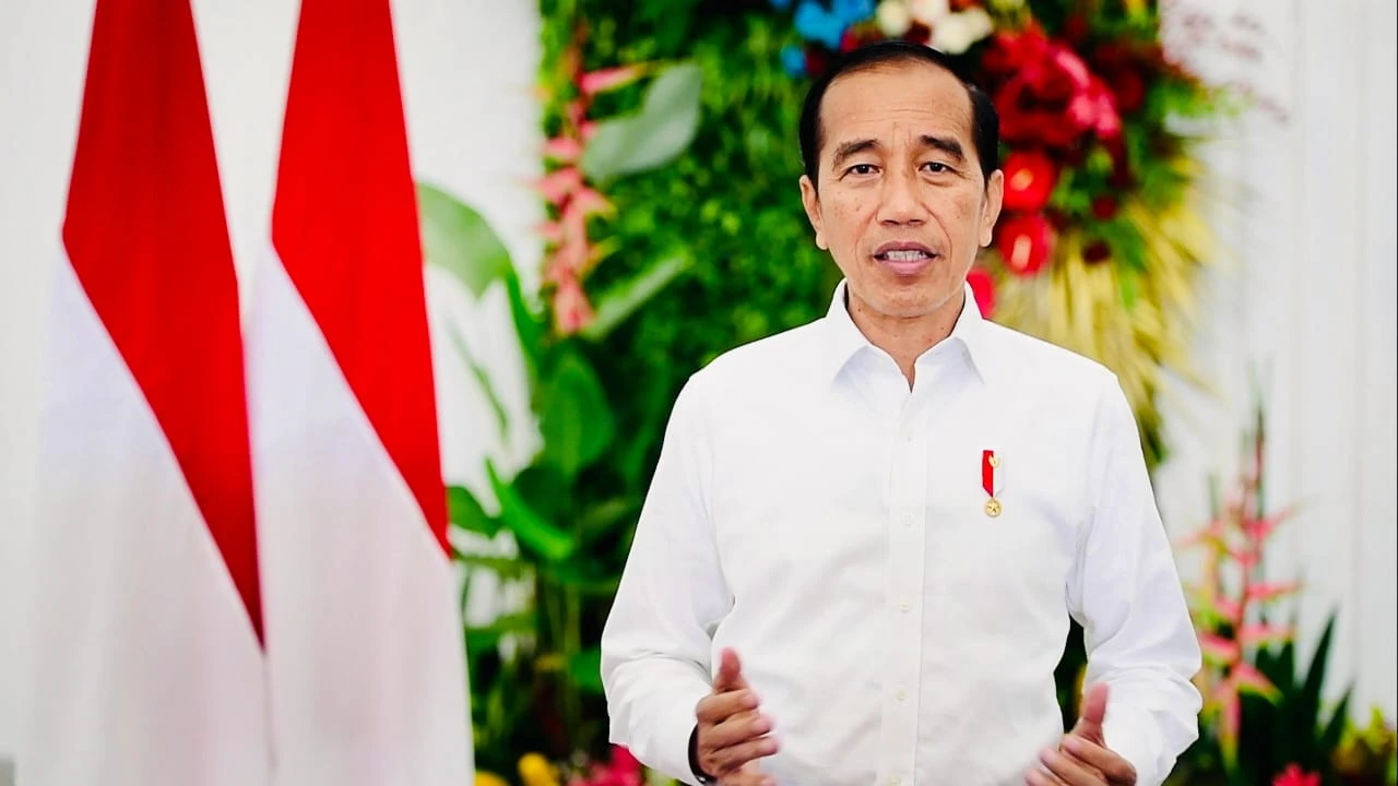 Presiden Jokowi minta masyarakat waspada dan tetap jalankan protokol kesehatan COVID-19. (BPMI Setpres)