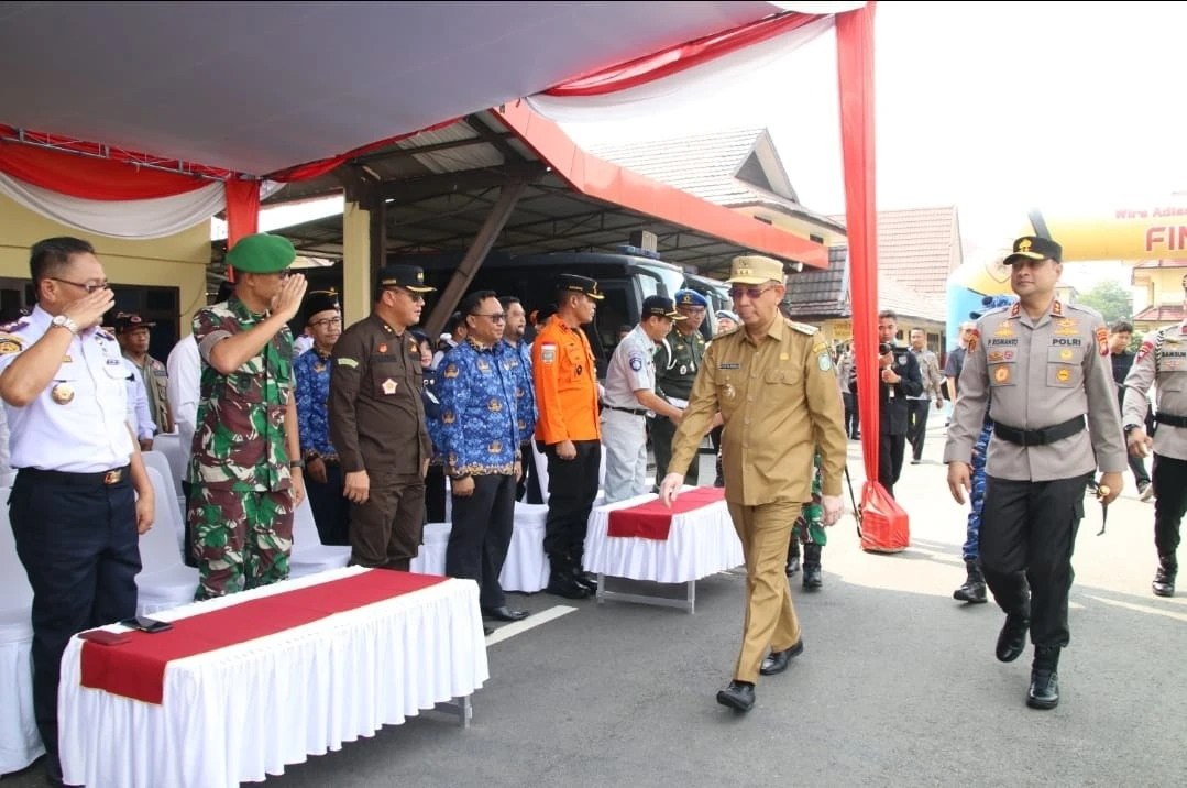Gubernur Sutarmidji meninjau kesiapan Apel Operaso Ketupat, Selasa (18/4/2023). (Foto: Adpim Pemprov)