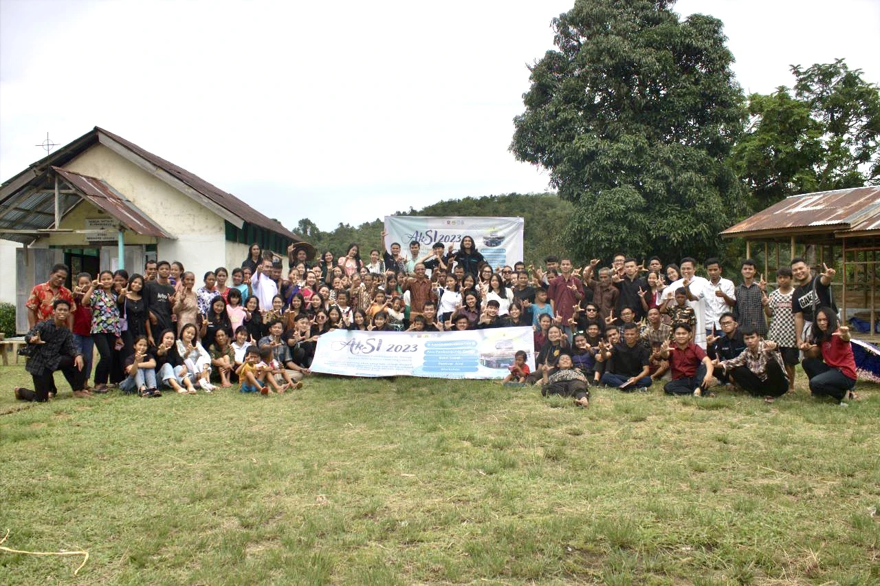 AkSI 2023 Imasika FMIPA Untan di Stasi Berinang Lesung, Paroki St. Theresia dari kanak kanak Yesus Simpang Tiga, Kecamatan Banyuke Hulu, Kabupaten Landak. (Dok. Panitia PDD AkSI 2023)