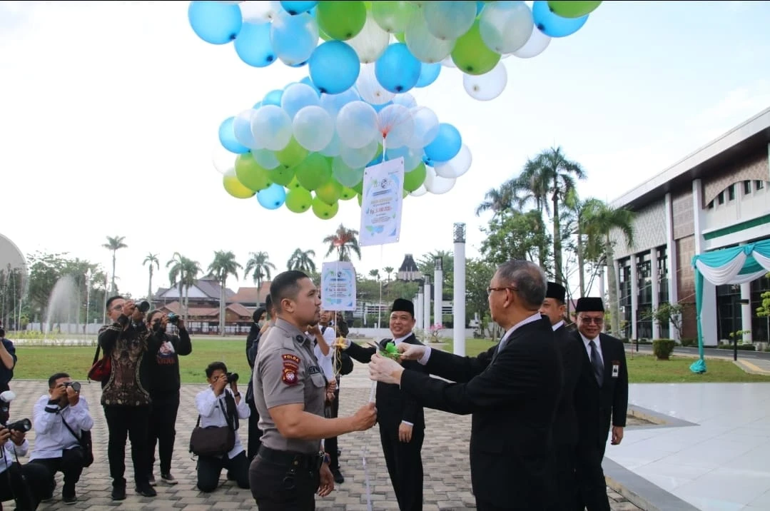 Gubernur Sutarmidji meminta Bank Kalbar meningkatkan profesionalitas dan pelayanannya. (Dok. Adpim Pemprov Kalbar)