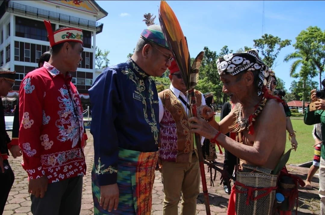 Sekda Kalbar, Harrisson saat menghadiri HUT Pemkab Bengkayang. (Dok. Adpim Pemprov Kalbar)