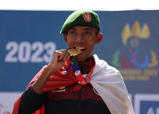 Emas Indonesia di SEA Games 2023 sementara sudah meraih 5 medali, Triathlon di nomor Men’s Individual Aquathlon diraih oleh Prajurit TNI Lettu Agus Prayogo. ( Reuters/Jeremy Lee)