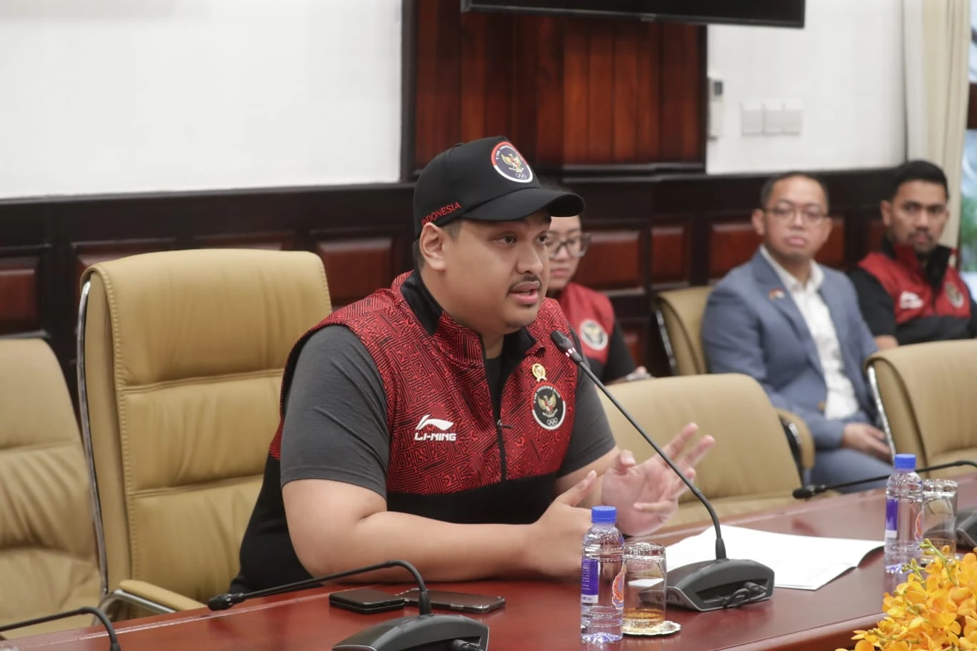 Menpora RI, Dito Ariotedjo menyampaikan apresiasi emas pertama Indonesia di SEA Games 2023 Kamboja. (Dok. Kemenpora RI)