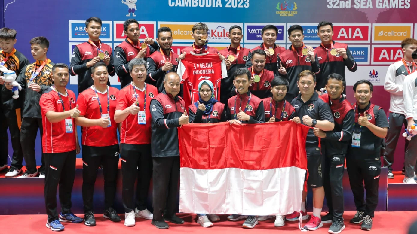 Tim Bulutangkis Regu Putra Indonesia raih emas di SEA Games 2023 Kamboja. (Dok. Kemenpora RI/Egan)