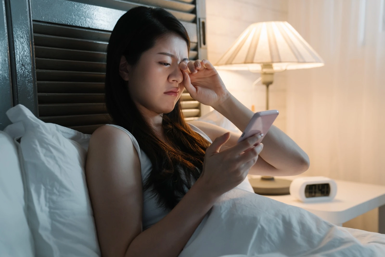 Foto: Tips Hentikan Kebiasaan Buka Ponsel Saat Bangun Tidur | Pifa Net