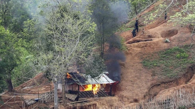 Foto: Sadis, Junta Myanmar Bakar Hidup-hidup 19 Warga saat KTT ASEAN Berlangsung | Pifa Net