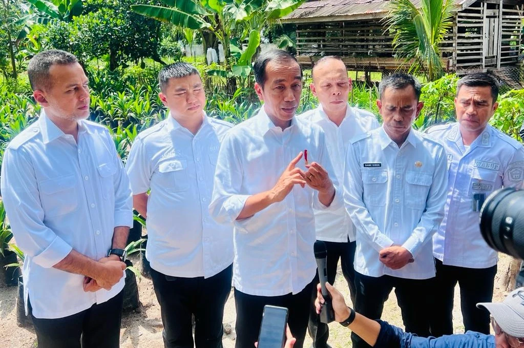Presiden saat di SMK Pertanian Pembangunan Negeri (PPN) 1 Kualuh Selatan, Kabupaten Labuhanbatu Utara, Provinsi Sumatra Utara, Rabu (17/5).