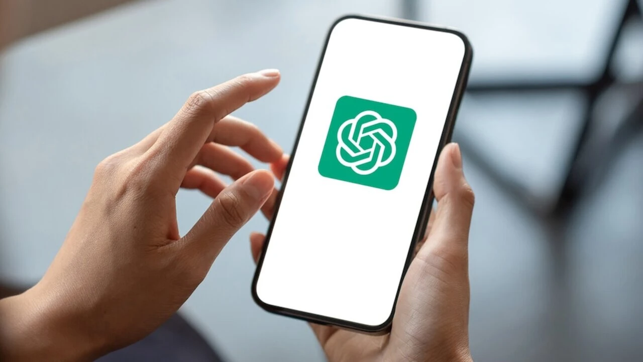 Aplikasi ChatGPT untuk iPhone telah dirilis, duluan dari Android. (Ilustrasi:  facialix.com)