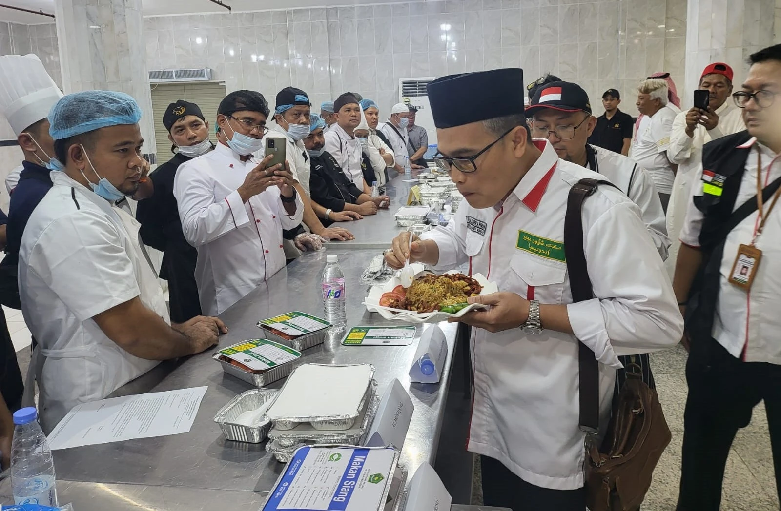 Sebanyak 54 dapur katering sajikan menu makanan khas nusantara untuk Jemaah Haji Indonesia. (Dok. Kemenag RI)