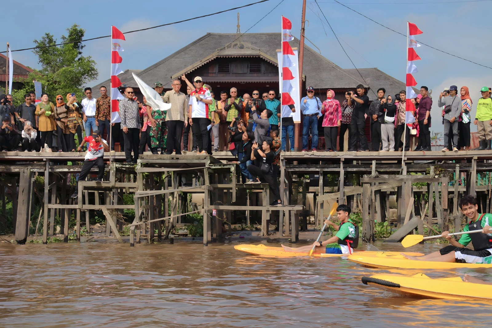 Foto: Buka Festival Kapuas Kalbar Award 2023, Midji Dorong Wisata Kampung Caping Jadi Sport Tourism | Pifa Net