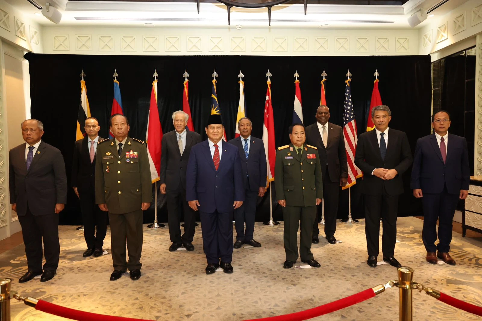 Menteri Pertahanan (Menhan) Prabowo Subianto menghadiri International Institute for Strategic Studies (IISS) Shangri-La Dialogue ke-20 di Singapura. (Dok. Kemenhan RI)