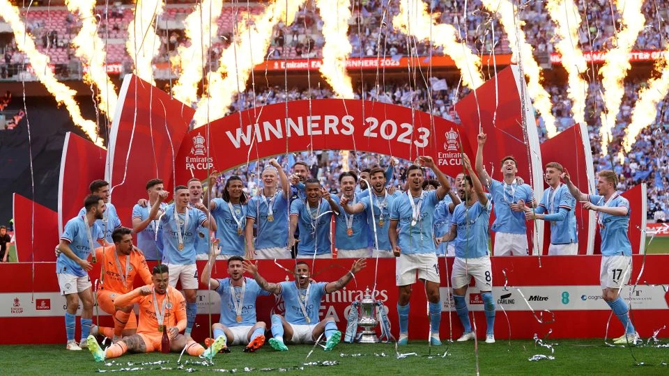 Manchester City menjuarai FA Cup usai kalahkan Manchester United 2-1. (AP/Adam Davy)
