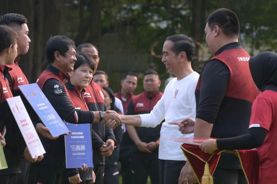 Pemberian bonus atlet SEA Games 2023 oleh Presiden Jokowi. (Dok. PSSI)
