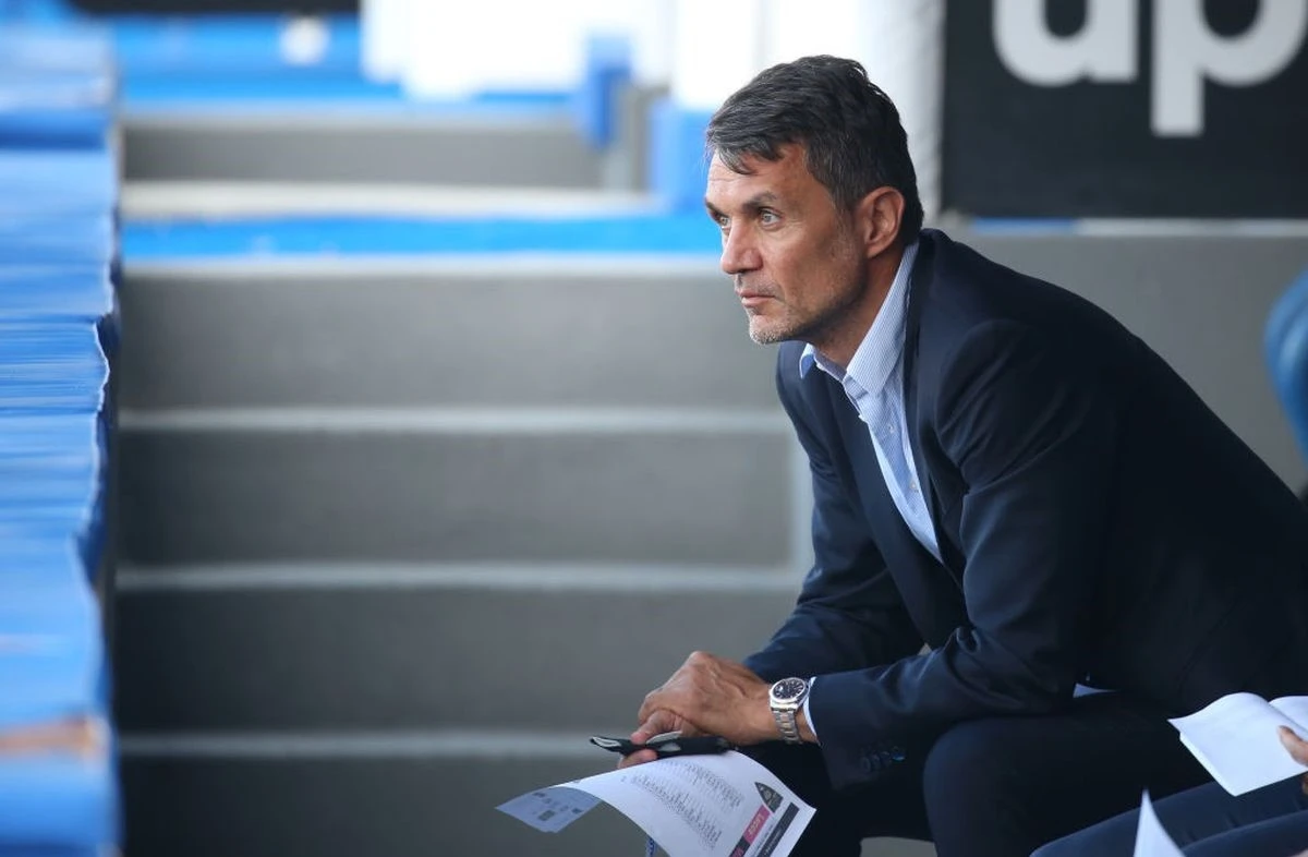 Paolo Maldini dipecat dari jabatan Direktur Olahraga AC Milan usai beda visi dengan pemilik klub. (Getty Images)