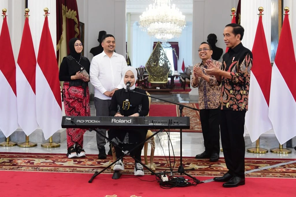 Foto: Putri Ariani Diundang ke Istana, Nyanyi Langsung di Hadapan Jokowi | Pifa Net