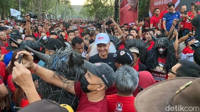 Foto: Riuh, Ganjar Pranowo Diteraki 'Presiden' Saat Olahraga Pagi di Bali | Pifa Net