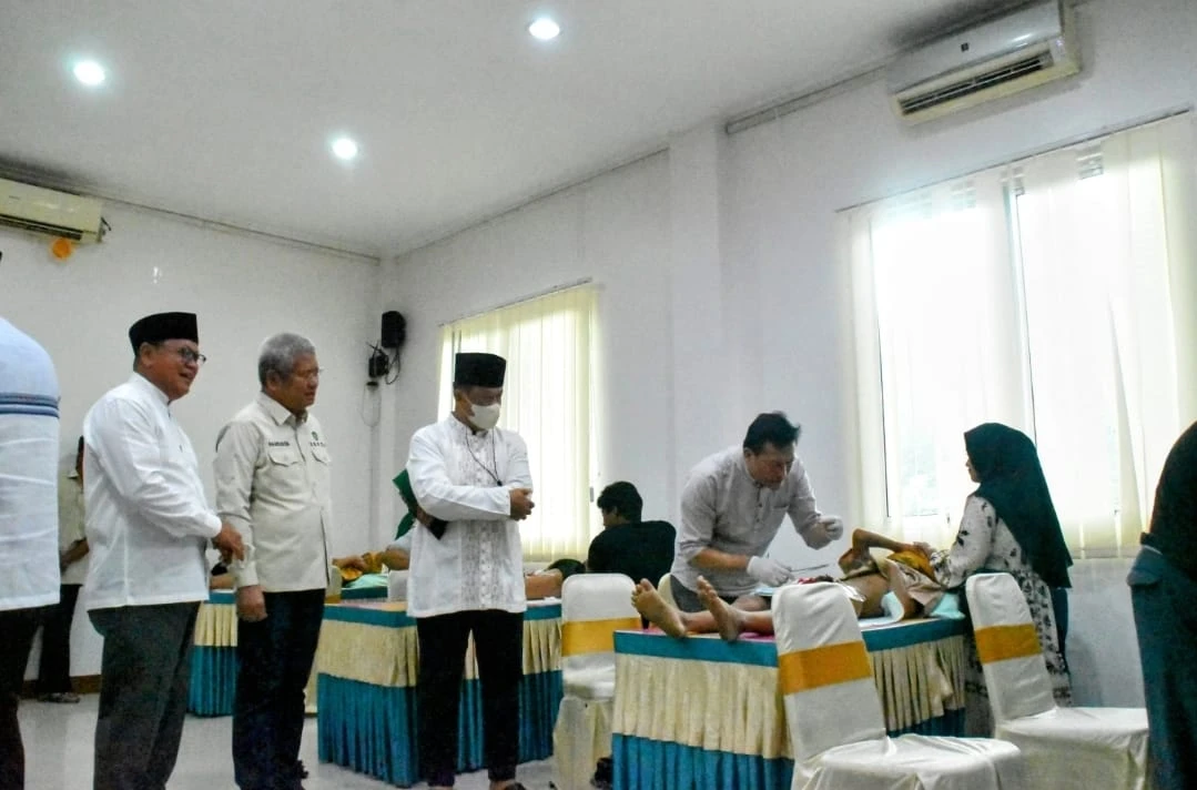Foto: Khitanan Massal HUT Bank Kalbar, Sekda: Tanamkan Keberanian untuk Anak | Pifa Net