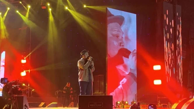 Virgoun curhat, mengaku kangen dengan anaknya saat manggung di Jakarta Fair 2023. (VIVA/Aiz Budhi)