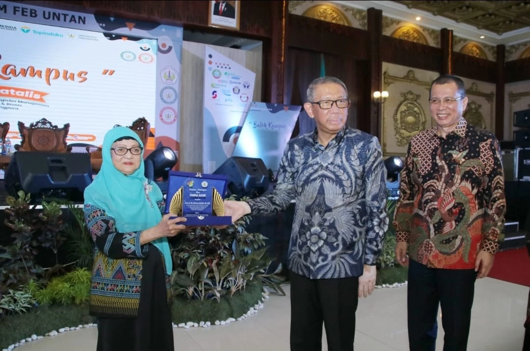 Gubernur Sutarmidji menjadi narasumber agenda Dies Natalis dan Reuni Akbar Program Studi Magister Manajemen FEB Untan. (Dok. Istimewa)