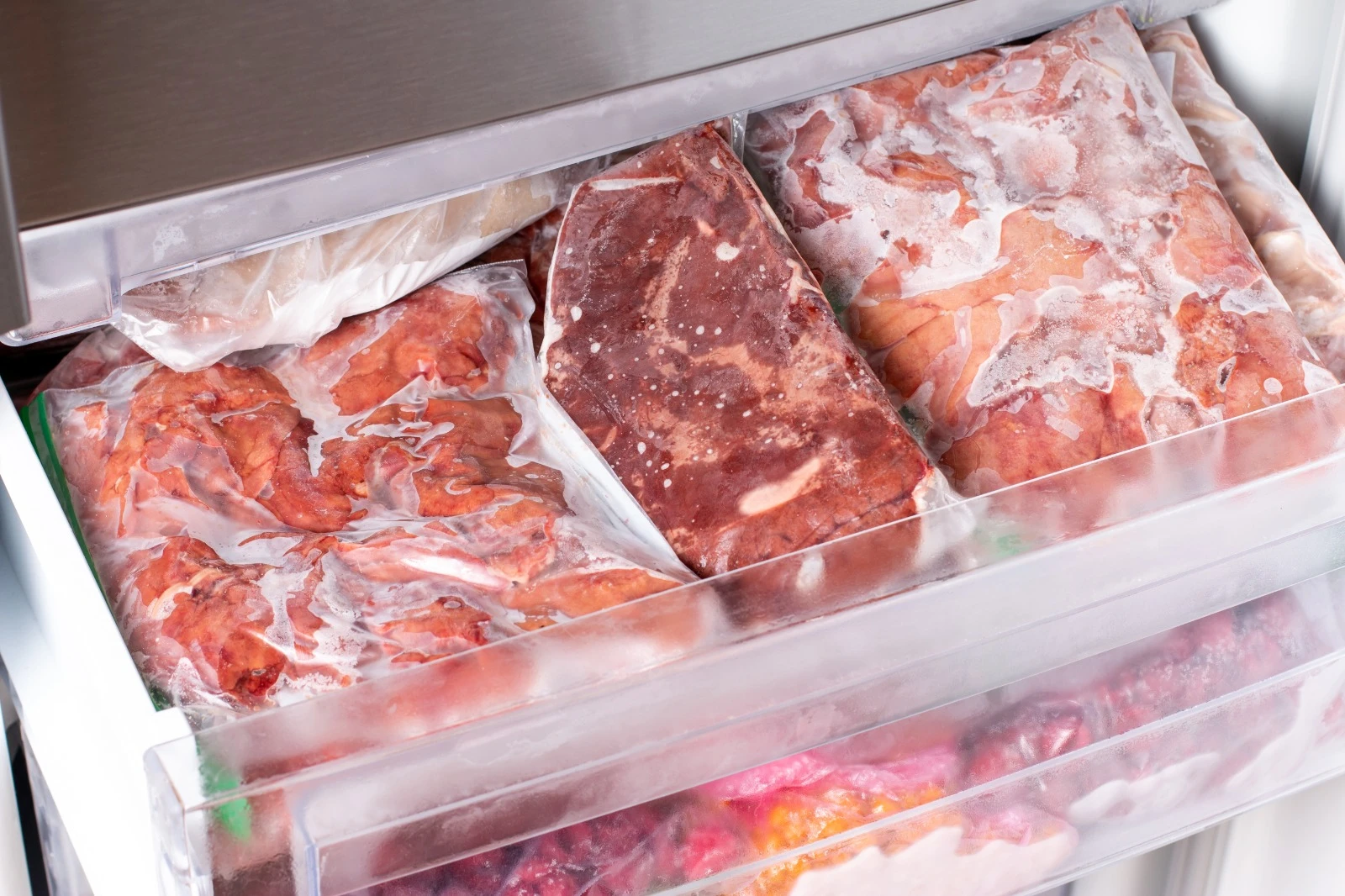 Lama daging kurban bertahan jika disimpan di dalam freezer, menurut Food and Drug Administration AS. (Ilustrasi: Freepik qwartm)